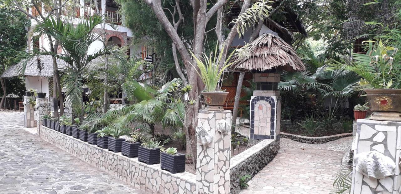 Mangga Lodge Bira Exteriör bild